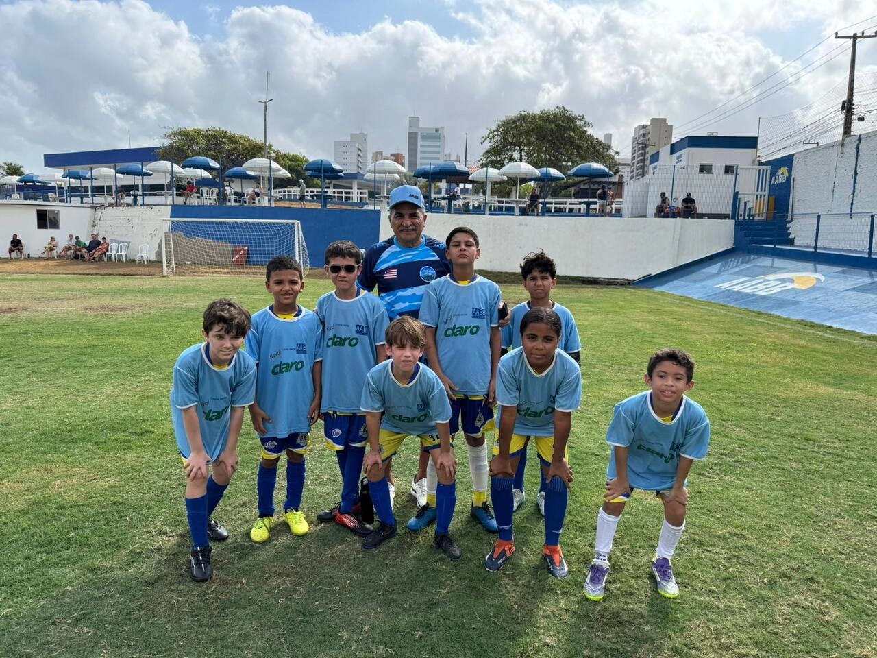 Torneio Félix Pinto de futebol mirim reúne mais de 60 jovens atletas em manhã de futebol e homenagem especial na AABB São Luís!